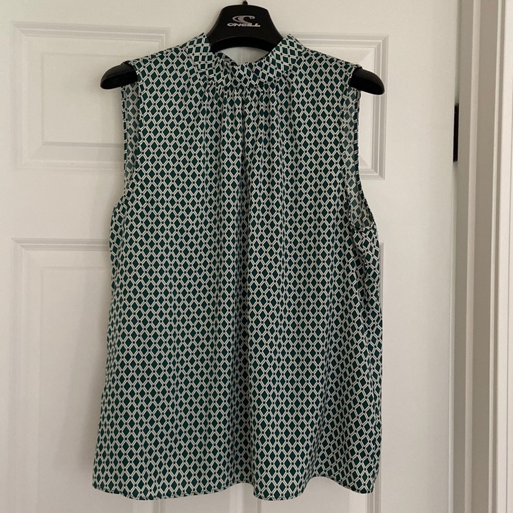 H&M Sleeveless Blouse Size 10 Green White Diamond Pattern Silky Tie Back Retro